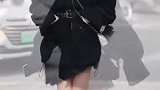 这么冷的天气姑娘还光腿,女孩子为了美真的是拼了!