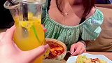 一百多4个人吃饭 听歌不香吗天津假日好去处美食创作人胡桃里探店团
