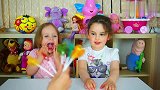少儿英文早教启蒙教育：妹妹和姐姐分享棒棒糖玩具车