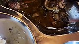 菜里吃出来的，这是啥玩意
