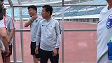 老帅脸红了！朴忠均给师傅塞小信封 天海众将纷纷和崔康熙握手
