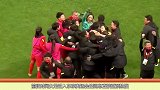 姚明近况曝光，11岁女儿身高直逼成年女性，弯腰低头交谈好温柔