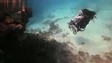 旅游-残疾女孩乘坐轮椅海中潜水