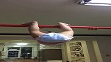 这孩子不一般，单杠小天才
