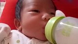 小宝宝怎么一直在哭下一秒喝到奶后立马安静了，看来是饿坏了