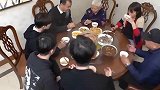 王源拆老爸的台，源爸：喝汤啊，别客气！王源：没客气，是汤难喝