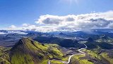冰岛是世界上火山和温泉最多的国家，被誉为冰与火之国冰岛