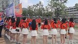 青春活力！云南队小白裙女球迷们跳舞助威