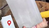 男子纯手工打造斩切刀，能轻松剁铁丝