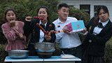 短剧；老师让同学们吃冰糖葫芦，谁吃得多谁有奖品，结果太搞笑了