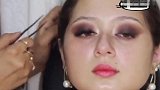 妹子素颜相亲失败后心灰意冷，妆后的她却美的光彩夺目