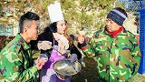 工人打饭要猜谜语，问鸡的妈妈是谁，不料答案很奇葩