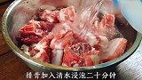 天冷这样做排骨暖胃又解馋，有肉有菜还有汤，吃一次忘不了