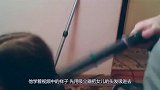 用吸尘器给女儿扎头发战斗民族老爸太硬核了，网友目瞪口呆