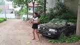 母亲带着傻儿子出去捡破烂，捡到一个包等失主，没想却等来了恩人