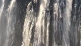 维多利亚瀑布跨越峡谷倾听瀑布的原声