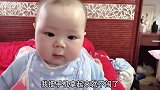 宝贝又哭又笑表现异常，妈妈却迟迟没领悟出来他其实是饿了