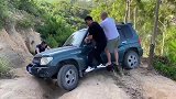 男人们的快乐就是这么简单，一群人一起玩越野！