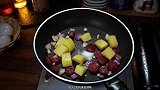 腊肠怎么吃，简单又好吃的腊肠炒土豆，超级开胃