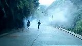 重庆：放学路上突遇塌方，父亲冷静弃车带儿子死里逃生