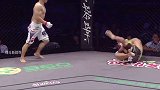 MMA选手严重犯规，脚踩对手头部，直接出局格斗