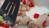 每次做这个豆角土豆炖粉条，我家两锅米饭都怕不够吃