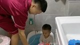 说要给孩子洗澡，洗澡水都还没放呢