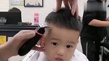 两岁的小帅哥剪头发,全程超级听话的,简直太萌了！