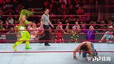 WWE中国-20190320-RAW：尽管场边舞群都在为无敌荷西加油 伊莱亚斯排除干扰取胜对手