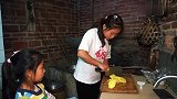女儿想吃薯片了，桃子姐直接在家做，看起来香脆可口