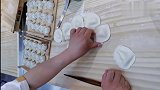 包饺子擀皮的小技巧，又快又圆不易破，好方法你值得拥有！