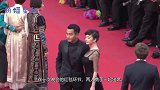 杨幂刘恺威同时出席晚会，刘恺威竟主动牵手，两人的拥抱令人感慨