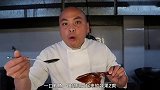 《食神》里的乾坤烧鹅，烧鹅内里有乾坤，一口“乾坤”一口鹅，正！