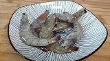 大虾这么做太美味了，吃一次就忘不了，汤鲜味美，上桌汤汁都不剩