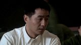 长官说话都喜欢夹枪带棍，谁知小伙不是善茬，下秒举动吓坏小兵