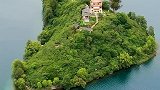 一湖一岛一人家，也不用与世人争吵隐居湖岛，所谓世外桃源生活