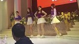 订货会上厂家使出大绝招，美女热舞，看的我立马订货!