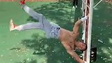 大哥太厉害了，把旁边拍写真的都吓着了
