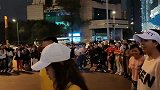 四川成都广场鬼步舞高手同台竞技，高手就是高手，跳得太精彩了