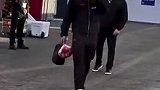B费离开球场时表示自己不被允许讲话