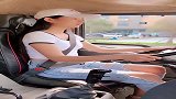 货车女司机的裤子这是怎么了，咱也不敢问，咱也不敢说