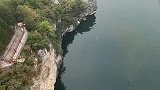 云里雾里，小胖哥仙境蹦极