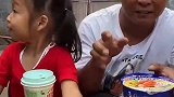 妹妹吃什么了这么高兴