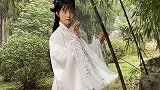 宝丫头往哪看呢！