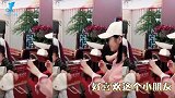 景甜机场暖心给小粉丝签名，轻捏萌娃脸蛋哄对方开心母爱满满