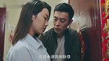 小伙醉酒回家打不开门，漂亮女邻居来帮忙，小伙眼睛都看直了！