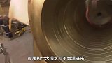 在船尾掏出一个大洞后，螺旋桨的轴，是如何做到“滴水不漏”的？