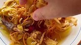 自己在家做这个汤，汤鲜味美，比外边的还好喝