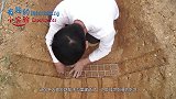 迷你钢筋有啥用？牛人在水沟建造三排泄水闸的水坝，功能太强大了