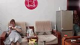 母亲去世给小儿子100万，给大儿子一件破衣服，破衣服另有玄机